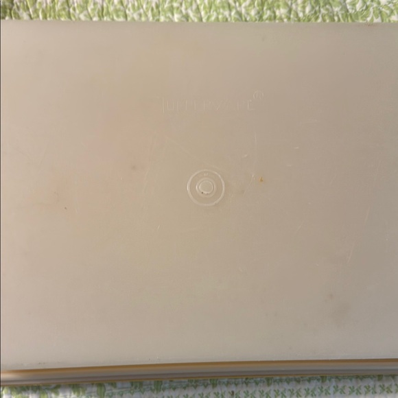 TUPPERWARE Cream Rectangular Storage Container - Picture 2 of 4